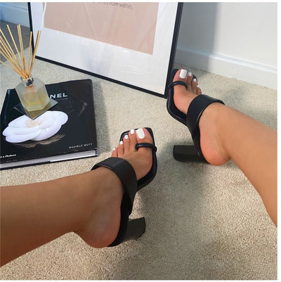 New Summer Design Clip Toe Narrow Band Block Heels Sandals