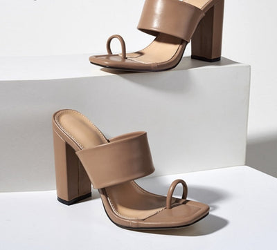 New Summer Design Clip Toe Narrow Band Block Heels Sandals